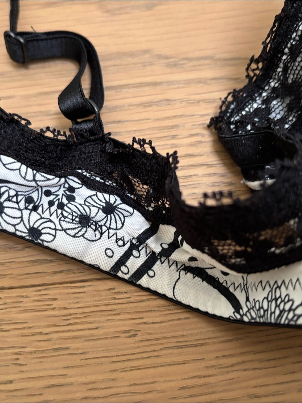 H&M Black and White Floral Lace Underwire Bra - Picture 3 of 6